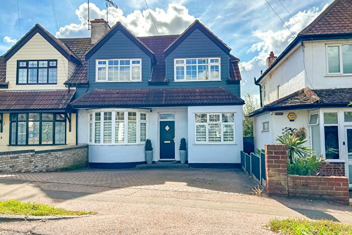 4 Bedroom Semi-Detached House For Sale In Rayleigh Road, Leigh-on-Sea, SS9