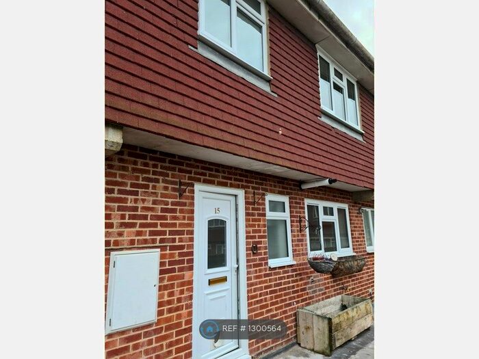 3 Bedroom Maisonette To Rent In Roundway, Westerham TN16