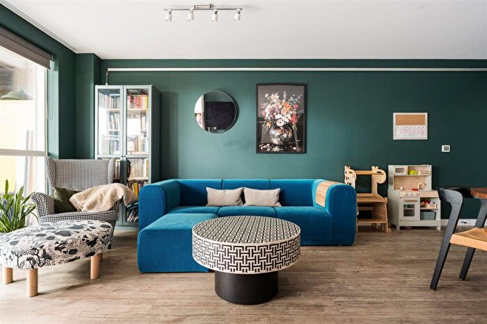 3 Bedroom Flat For Sale In South Grove, Walthamstow, E17