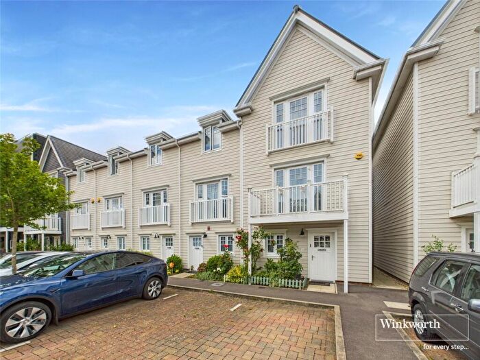 4 Bedroom End Of Terrace House To Rent In Sunapee Road, Reading, Berkshire, RG2