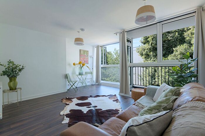 3 Bedroom Flat For Sale In Rowstock Gardens, London, N7
