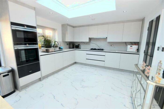 4 Bedroom House To Rent In Bedroom Semi-Detached House In Windsor, SL4