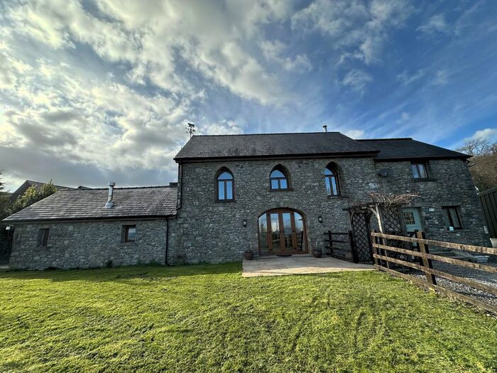 4 Bedroom Barn Conversion To Rent In Taliaris, Llandeilo, SA19