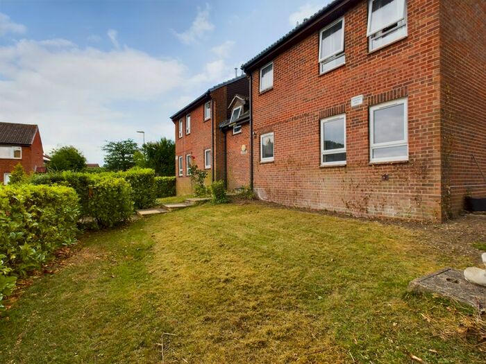 1 Bedroom Studio To Rent In Mortimer Gardens, Tadley, RG26