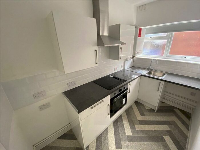 1 Bedroom Property To Rent In Peckingham Street, Halesowen, West Midlands, B63