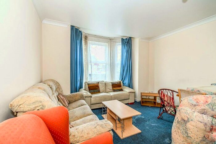 5 Bedroom Semi-Detached House To Rent In Portswood Road, Southampton, Hampshire, SO17