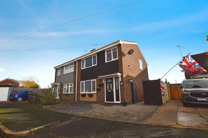 3 Bedroom Semi Detached House For Sale In Astral Close, Sutton-On-Hull, Hull, HU7