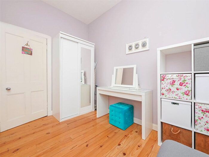 2 Bedroom Flat To Rent In Canon Street, Edinburgh, EH3