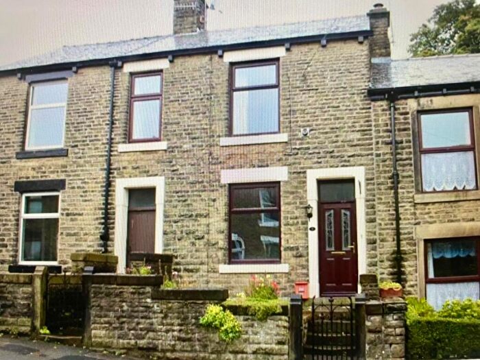 3 Bedroom Terraced House To Rent In Slatelands Road, Glossop, Derbyshire, SK13