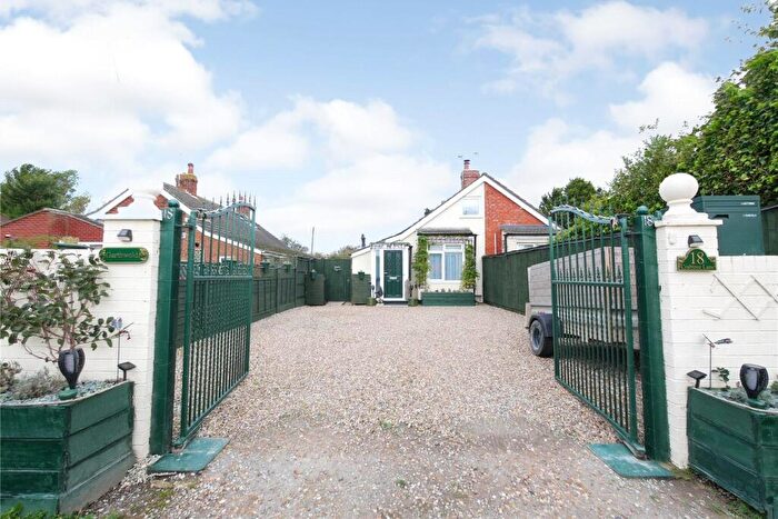 2 Bedroom Bungalow For Sale In Crabtree Lane, Sutton-on-Sea, Mablethorpe, Lincolnshire, LN12