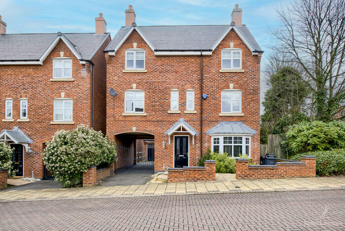 4 Bedroom Detached House To Rent In Cardinal Close, Edgbaston, B17