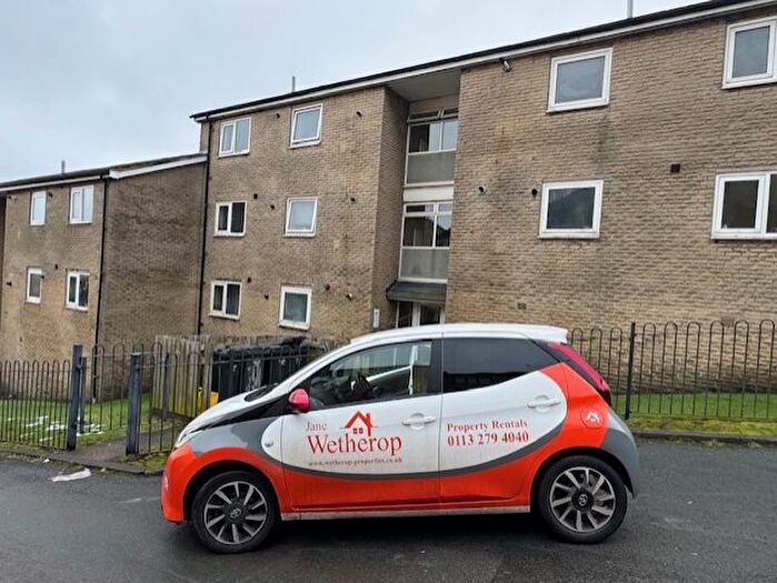 1 Bedroom Flat To Rent In Edward Close, Southowram, Halifax, HX3