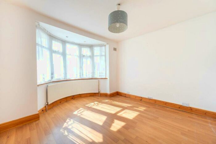 1 Bedroom Flat To Rent In Southview Avenue, Neasden, London, NW10