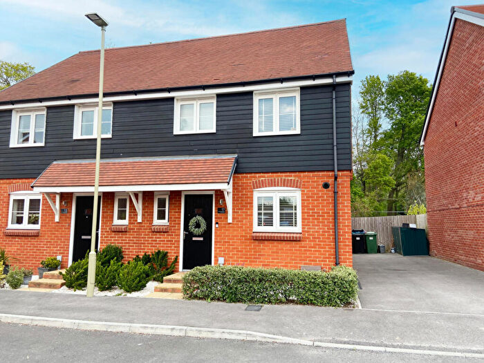 3 Bedroom Semi-Detached House For Sale In Avon Road, Curbridge, SO30