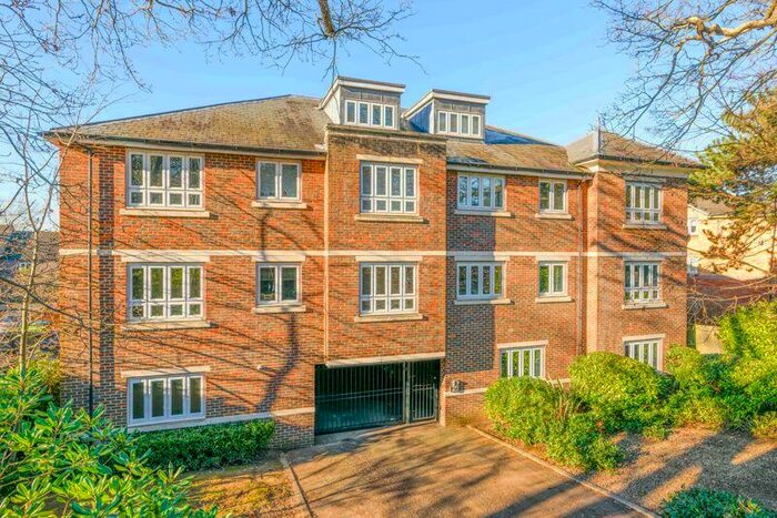 1 Bedroom Flat To Rent In Brooklands Road, Weybridge, KT13