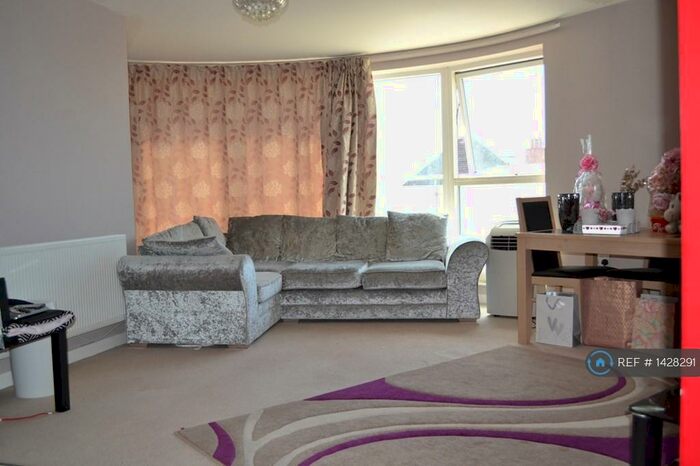 2 Bedroom Flat To Rent In Headstone Drive, Harrow, HA1