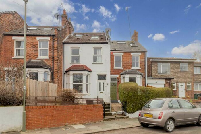 Studio To Rent In Cromwell Road, London, N10