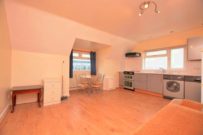 1 Bedroom Flat To Rent In Farnham Road, Slough, SL2