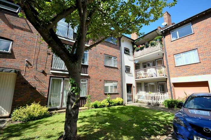 3 Bedroom Flat To Rent In Buxton House, Snaresbrook, E11