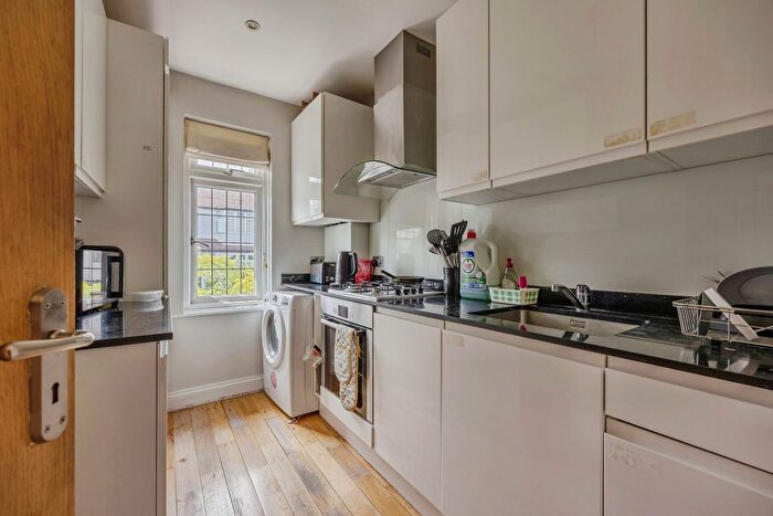 3 Bedroom Flat For Sale In Semley Road, London, SW16