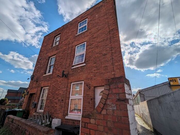 3 Bedroom Town House To Rent In Oldbury Road, Tewkesbury, GL20