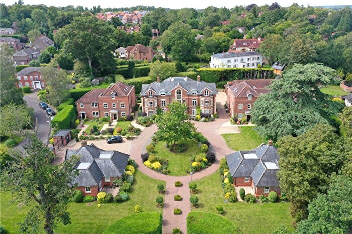 2 Bedroom Apartment For Sale In Breedons Hill, Pangbourne, Reading, Berkshire, RG8
