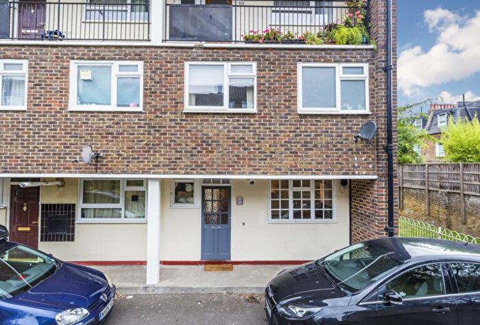 3 Bedroom Flat To Rent In Aintree Street, Fulham, London, SW6