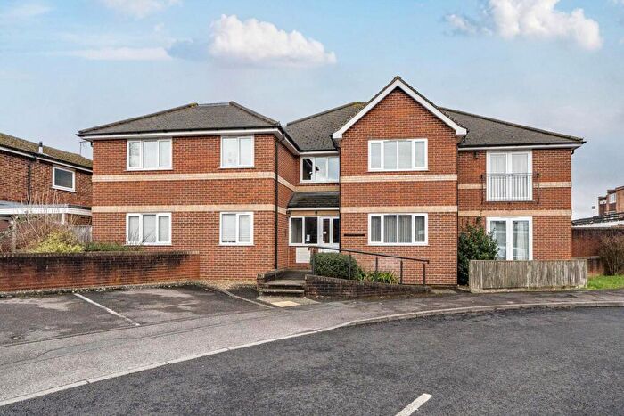 1 Bedroom Apartment For Sale In Cavendish Court, Emmer Green, RG4