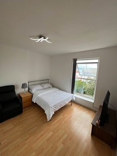 3 Bedroom Flat To Rent In Mumbles Road, Swansea, SA1