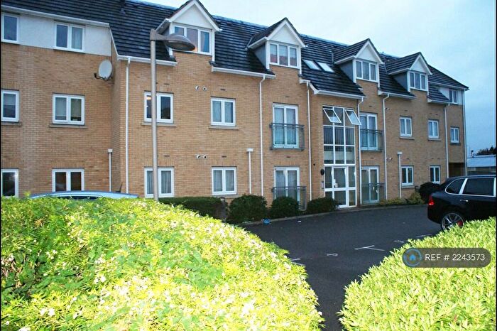 2 Bedroom Flat To Rent In Grenfell Avenue, Romford, RM12