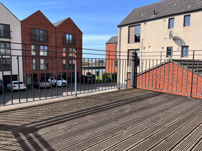 3 Bedroom Apartment To Rent In Yr Hafan, Swansea, SA1