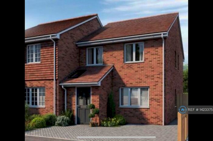 3 Bedroom Semi-Detached House To Rent In Tamarind Gardens, Cambridge, CB1