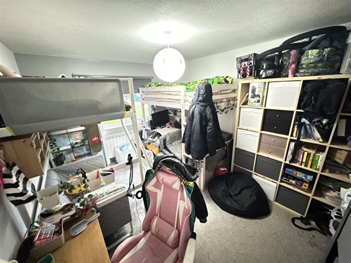 2 Bedroom Flat For Sale In Crocus Way, Chelmsford, CM1