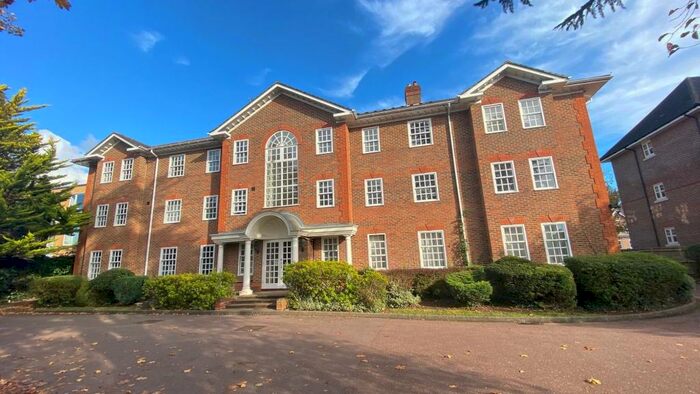 2 Bedroom Apartment To Rent In Ray Park Avenue, Maidenhead, SL6