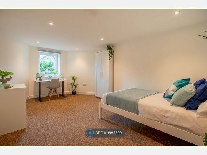 8 Bedroom Semi-Detached House To Rent In Elmore Road, Sheffield, S10