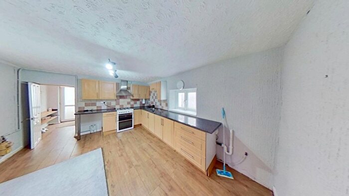 2 Bedroom Flat To Rent In Howell Street, Cilfynydd, CF37