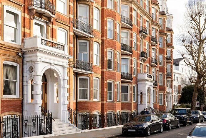 2 Bedroom Flat To Rent In Marloes Road, London, W8