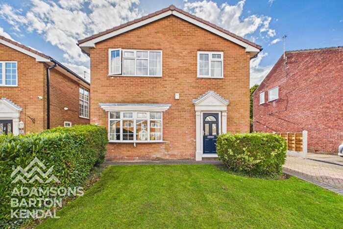 4 Bedroom Detached House For Sale In Winston Avenue, Bamford, OL11