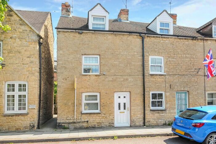 2 Bedroom Terraced House To Rent In Chipping Norton, Oxfordshire, OX7