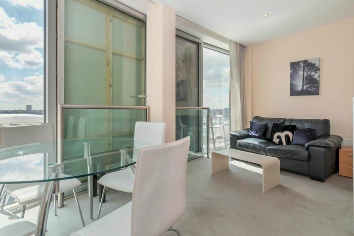 Studio To Rent In Rotunda, New Street, B2