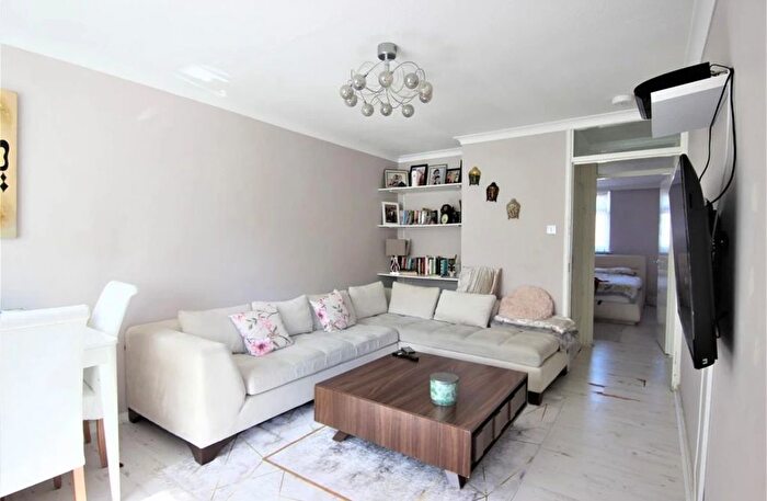 1 Bedroom Flat To Rent In Haslemere Court, Holmleigh Road Estates, London, N16