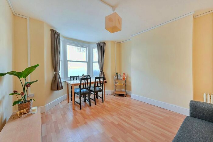 1 Bedroom Flat To Rent In Greenside Road, Ravenscourt Park, London, W12