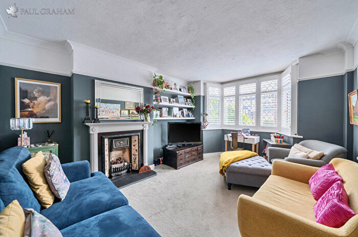 3 Bedroom Semi-Detached House For Sale In Shepley Close, Carshalton, SM5