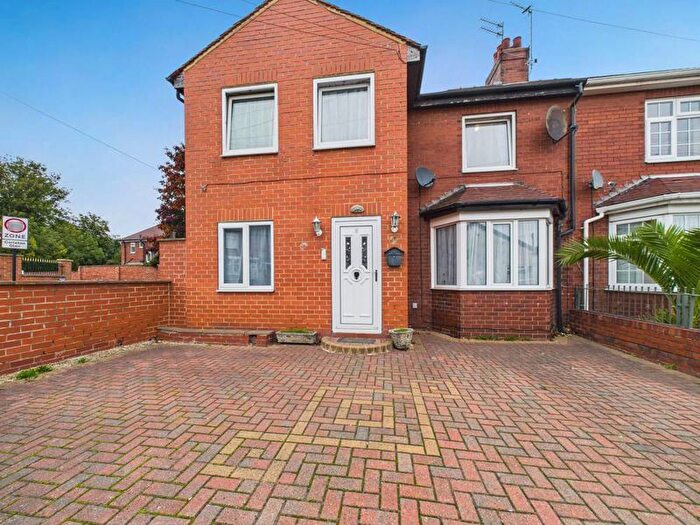 5 Bedroom Semi-detached House For Sale In Swanhill Lane, Pontefract, WF8