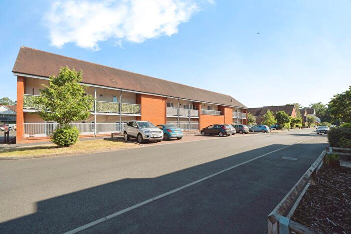 2 Bedroom Flat For Sale In Strawberry Fields, Addlestone, Surrey, KT15