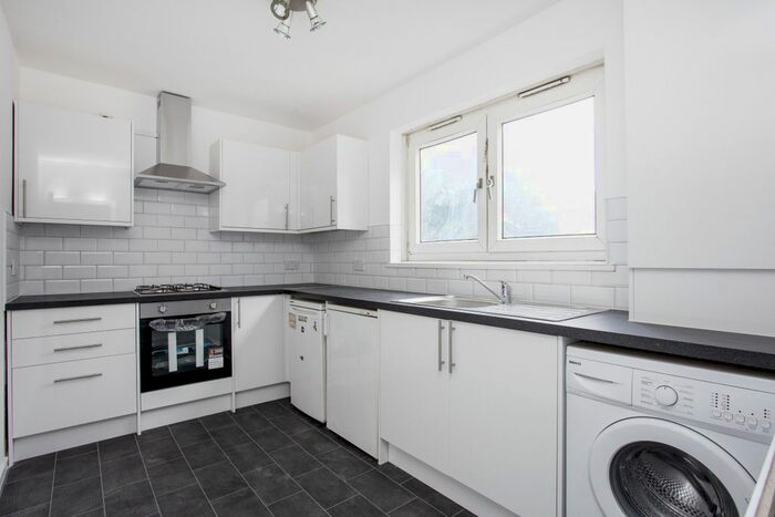 2 Bedroom Flat To Rent In Wickford Street, London, E1