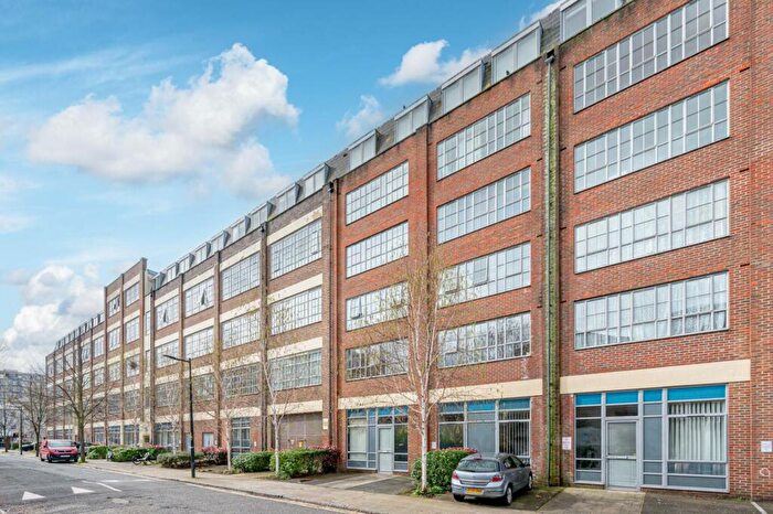 1 Bedroom Flat To Rent In Peckham Grove, Peckham, London, SE15