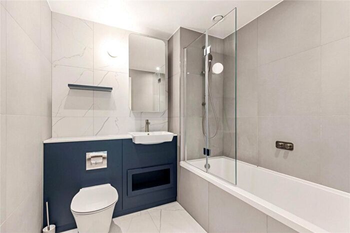 1 Bedroom Apartment To Rent In Galleria Building, Royal Eden Docks, London, E16