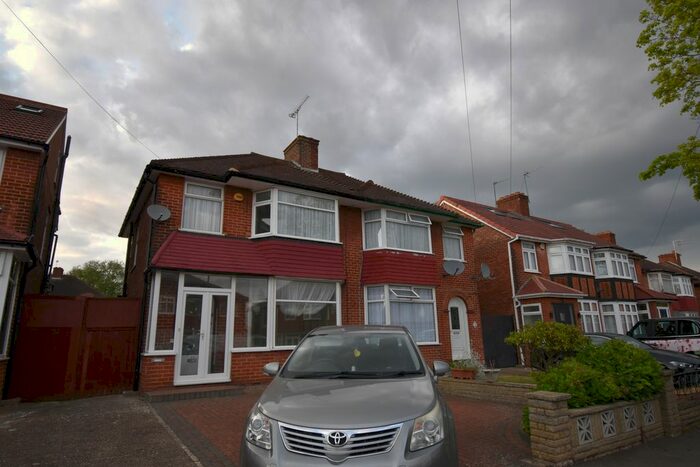 4 Bedroom Semi-Detached House To Rent In Tintern Avenue, London, NW9