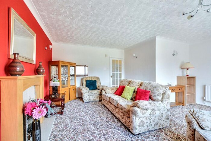 2 Bedroom Detached Bungalow For Sale In Moorsholm Drive, Wollaton, Nottingham, NG8